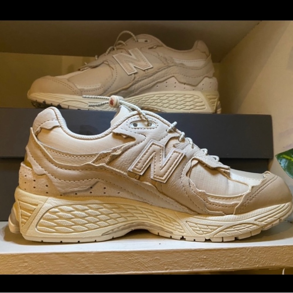 NEW BALANCE 2002R protection pack (SANDSTONE)